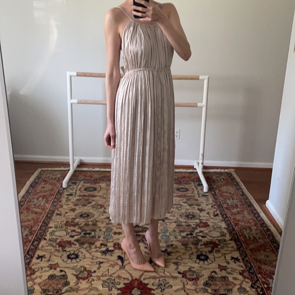 H&M beige crinkle dress with low back. Size S. NWT. - Picture 2 of 6